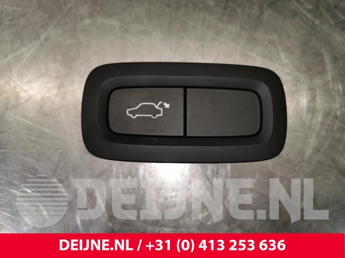 Volvo V90 Schakelaar achterklep O105256