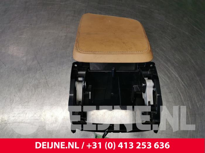 Volvo V90 Armleuning O105394