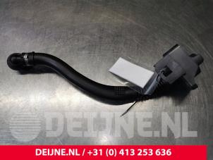 Mercedes Vito Oil fill pipe O105442 photo 3