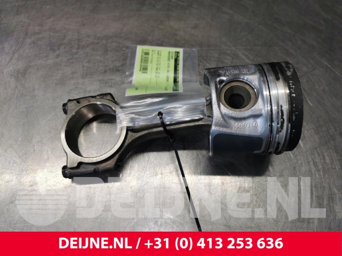 Gebruikte Zuiger Mercedes Vito (447.6) 1.6 109 CDI 16V Prijs € 121,00 Inclusief btw aangeboden door van Deijne Onderdelen Uden B.V.