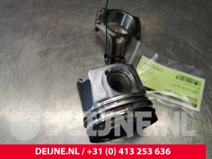 Mercedes Vito Piston O105451 photo 2