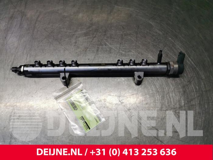 Volvo XC70 Fuel injector nozzle O105559
