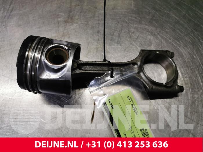 Gebruikte Zuiger Volvo V70 (BW) 2.0 D3 20V Prijs € 90,00 Margeregeling aangeboden door van Deijne Onderdelen Uden B.V.