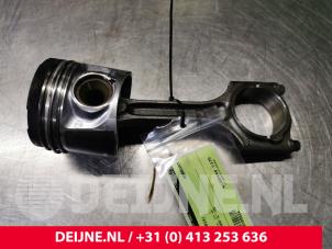 Gebruikte Zuiger Volvo V70 (BW) 2.0 D3 20V Prijs € 90,00 Margeregeling aangeboden door van Deijne Onderdelen Uden B.V.