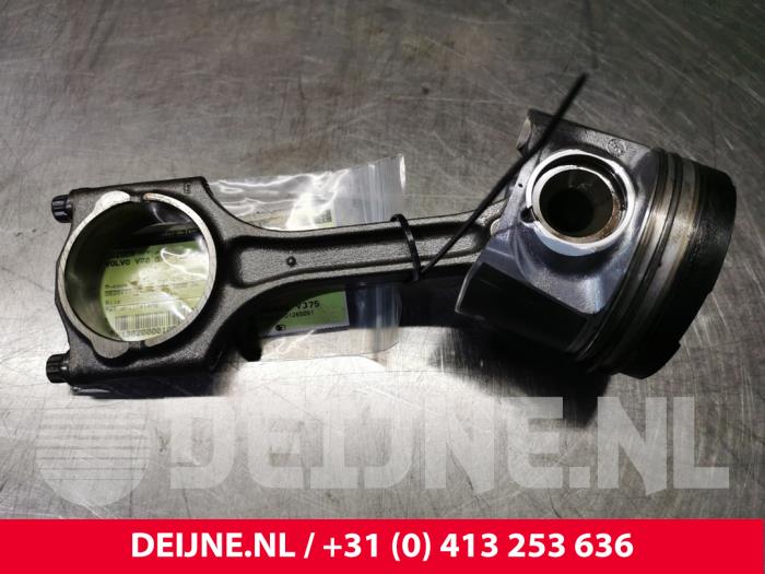 Gebruikte Zuiger Volvo V70 (BW) 2.0 D3 20V Prijs € 90,00 Margeregeling aangeboden door van Deijne Onderdelen Uden B.V.