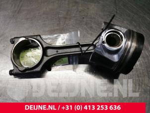 Gebruikte Zuiger Volvo V70 (BW) 2.0 D3 20V Prijs € 90,00 Margeregeling aangeboden door van Deijne Onderdelen Uden B.V.