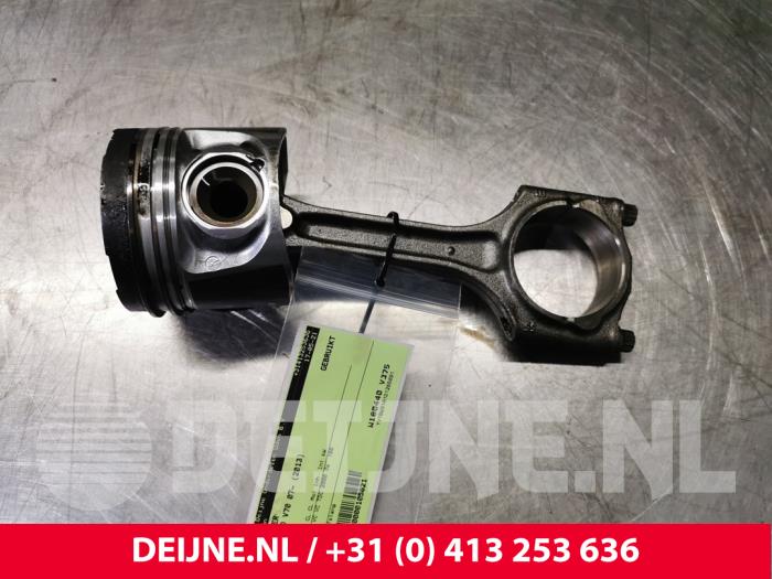 Gebruikte Zuiger Volvo V70 (BW) 2.0 D3 20V Prijs € 90,00 Margeregeling aangeboden door van Deijne Onderdelen Uden B.V.
