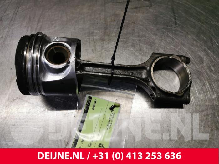 Gebruikte Zuiger Volvo V70 (BW) 2.0 D3 20V Prijs € 90,00 Margeregeling aangeboden door van Deijne Onderdelen Uden B.V.