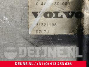 Volvo V70 Fuel return line O105624 photo 2
