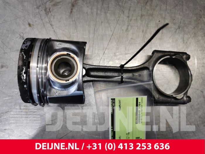 Gebruikte Zuiger Volvo V70 (BW) 2.0 D4 16V Prijs € 90,00 Margeregeling aangeboden door van Deijne Onderdelen Uden B.V.