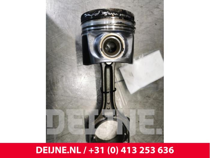 Gebruikte Zuiger Volvo V70 (BW) 2.0 D4 16V Prijs € 90,00 Margeregeling aangeboden door van Deijne Onderdelen Uden B.V.