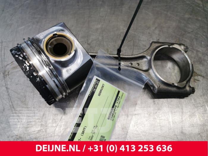 Gebruikte Zuiger Volvo V70 (BW) 2.0 D4 16V Prijs € 90,00 Margeregeling aangeboden door van Deijne Onderdelen Uden B.V.