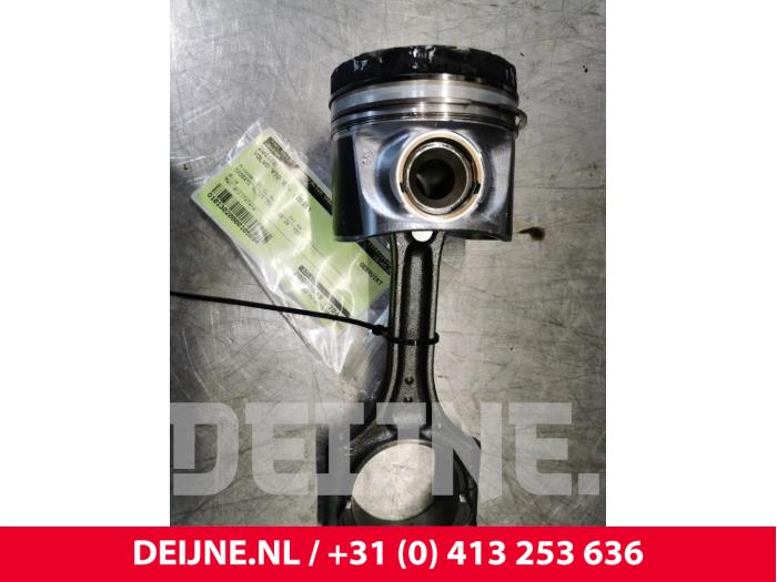 Gebruikte Zuiger Volvo V70 (BW) 2.0 D4 16V Prijs € 90,00 Margeregeling aangeboden door van Deijne Onderdelen Uden B.V.