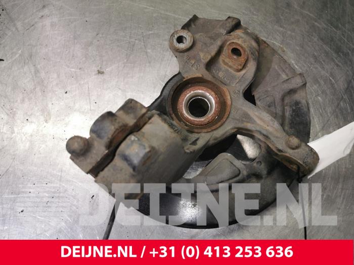 Volvo V70 Knuckle, front left O105853