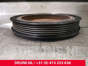 Gebruikte Krukas Poelie Volvo XC70 (BZ) 2.4 D5 20V 205 AWD Prijs € 15,00 Margeregeling aangeboden door van Deijne Onderdelen Uden B.V.