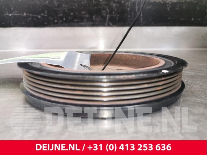 Gebruikte Krukas Poelie Volvo V70 (BW) 2.0 D3 20V Prijs € 50,00 Margeregeling aangeboden door van Deijne Onderdelen Uden B.V.