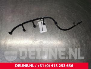 Volvo V70 Fuel return line O106207 photo 3