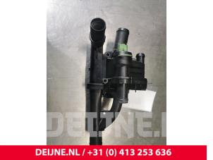 Gebruikte Thermostaathuis Volvo V40 (MV) 1.6 D2 Prijs € 25,00 Margeregeling aangeboden door van Deijne Onderdelen Uden B.V.