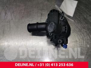 Peugeot 2008 Thermostat housing O106330 photo 3