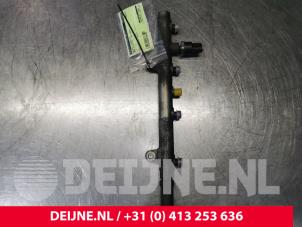 Opel Vivaro Einspritzdüse (Einspritzer) O106335 foto 2