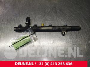 Opel Vivaro Einspritzdüse (Einspritzer) O106335 foto 3