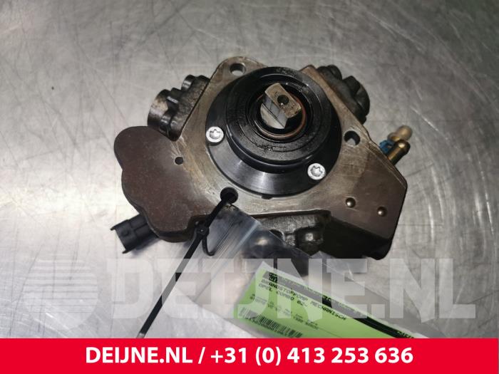 Opel Corsa Mechanical fuel pump O106372