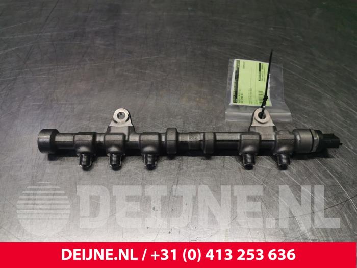 Opel Combo Fuel injector nozzle O106384