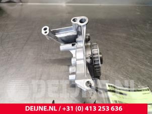 Volkswagen Caddy Oliepomp O106412 foto 3