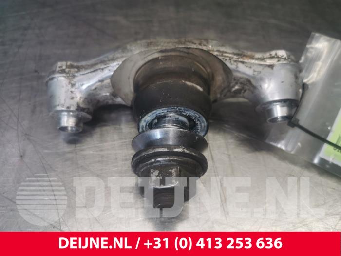 Gebruikte Fusee Kogel Volvo V60 II (ZW) 2.0 D3 16V Prijs € 20,00 Margeregeling aangeboden door van Deijne Onderdelen Uden B.V.