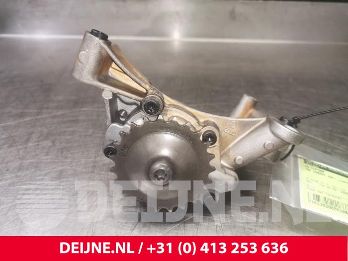 Gebruikte Oliepomp Volkswagen Caddy III (2KA,2KH,2CA,2CH) 2.0 SDI Prijs € 60,50 Inclusief btw aangeboden door van Deijne Onderdelen Uden B.V.