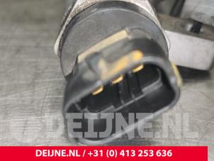 Renault Trafic Einspritzdüse (Einspritzer) O106485 foto 3