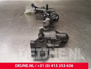 Renault Trafic Thermostatgehäuse O106486 foto 2