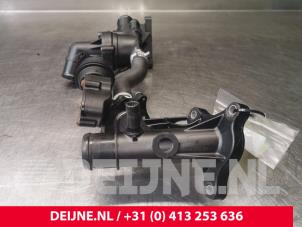 Renault Trafic Thermostatgehäuse O106486 foto 4