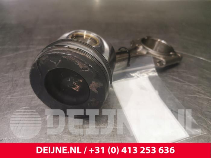 Gebruikte Zuiger Volvo V90 II (PW) 2.0 D4 16V Prijs € 125,00 Margeregeling aangeboden door van Deijne Onderdelen Uden B.V.
