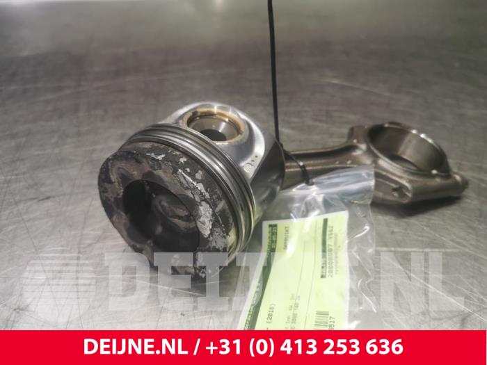 Gebruikte Zuiger Volvo V90 II (PW) 2.0 D4 16V Prijs € 125,00 Margeregeling aangeboden door van Deijne Onderdelen Uden B.V.