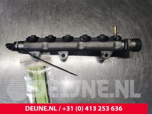 Opel Vivaro Fuel injector nozzle O106581 photo 3