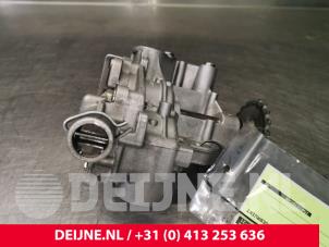 Renault Master Oil pump O106614 photo 2