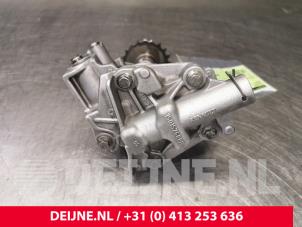 Renault Master Oil pump O106614 photo 3