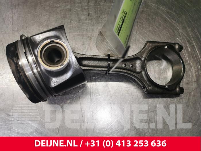 Volvo V70 Kolben O106657