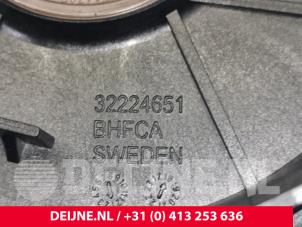 Volvo V70 Crankshaft seal O106667 photo 3