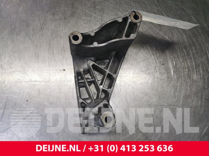 Volkswagen Transporter Motorsteun O106722