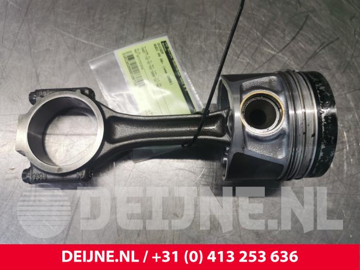Gebruikte Zuiger Audi A4 (B7) Prijs € 100,00 Margeregeling aangeboden door van Deijne Onderdelen Uden B.V.