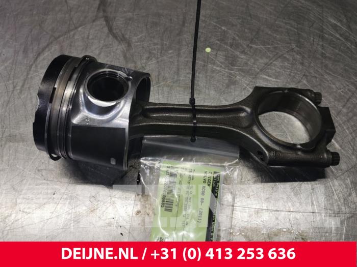 Gebruikte Zuiger Volvo XC60 I (DZ) 2.4 D5 20V 205 AWD Prijs € 100,00 Margeregeling aangeboden door van Deijne Onderdelen Uden B.V.