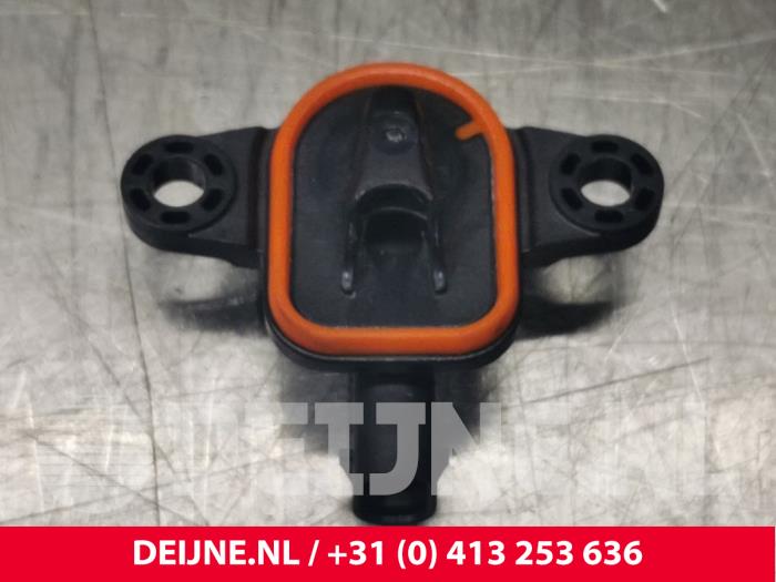 Airbag Sensor van een Volvo V60 II (ZW) 2.0 D3 16V 2019