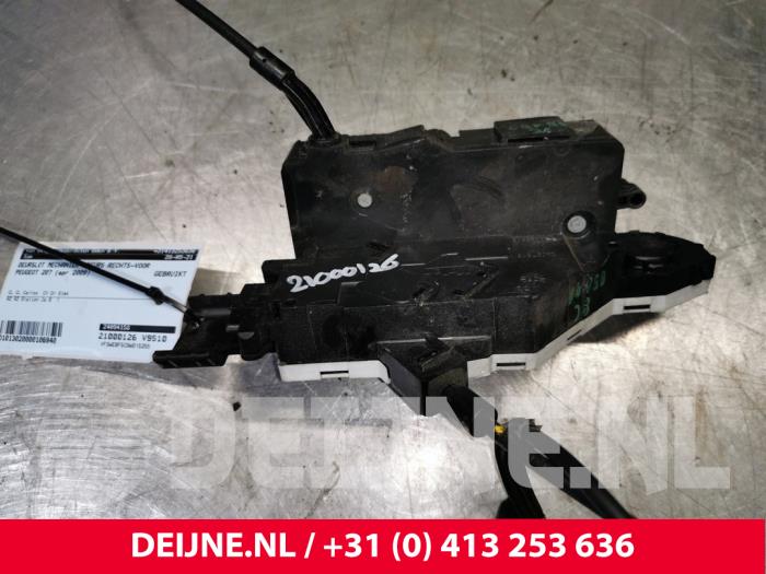 Peugeot 207 Front door lock mechanism 4-door, right O106940