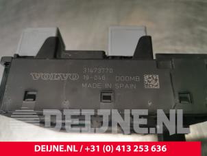 Volvo V60 Fuse box O107014 photo 3