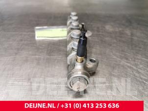 Renault Master Fuel injector nozzle O107048 photo 2