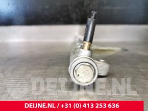 Renault Trafic Einspritzdüse (Einspritzer) O107067 foto 3