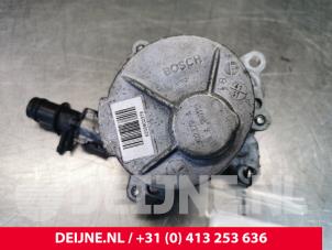 Gebruikte Vacuumpomp (Diesel) Renault Master III (MA/MB/MC/MD/MH/MF/MG/MH) 2.3 dCi 16V Prijs € 60,50 Inclusief btw aangeboden door van Deijne Onderdelen Uden B.V.