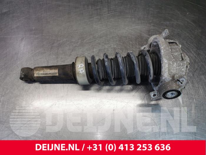 Porsche Cayenne Stoßdämpferstrebe rechts hinten O107297